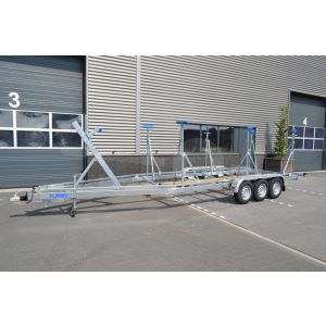 Vlemmix zeilboottrailer L, 780x220cm (lxb), bruto 3500kg (netto 2840kg), tridem (3 assen van 1350kg) geremd.