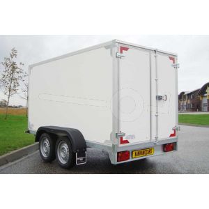 Twins Trailers ongeremde tandemas gesloten aanhangwagen met twee achterdeuren, merk Twins Trailers, afmeting 257x157x150 cm, bruto laadvermogen 2700kg.