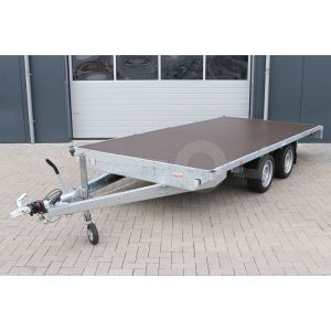 Vlakke Eduard plateauwagen zonder borden. Afmeting 406x180cm met laadvloerhoogte 63cm en bruto laadvermogen 2000kg.