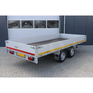 Plateauwagen Eduard met 30cm hoge borden. Afmeting 406x200cm. Laadvloerhoogte 72cm. Bruto laadvermogen 2700kg. 