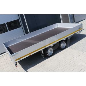 Plateauwagen Eduard 406x220cm met 30cm borden, laadvloerhoogte 63cm en een bruto laadvermogen van 3500kg.