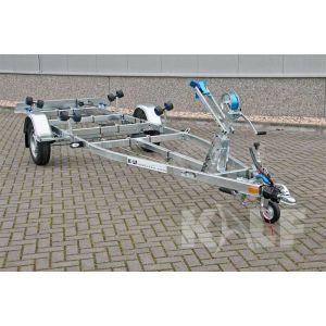 Enkelasser kielboottrailer Kalf Basic 1100-52 afmeting 520x190cm met een bruto laadvermogen van 1100kg (770 netto)