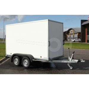 Power Trailer gesloten aanhangwagen, afmeting 307x125x150cm, tandemasser, bruto laadvermogen 2000kg.