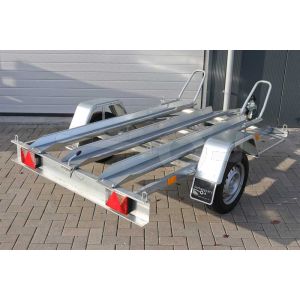 Motortrailer kantelbaar voor 2 motoren, 211x129 (lxb bak), 750kg bruto (586 netto) laadvloerhoogte 53cm, vlakke vloer met Rijgoten, banden 13", enkelas