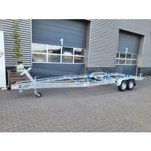 Vlemmix Sloeptrailer, 840x255cm (lxb), bruto 2700kg (netto 2130kg), tandemas geremd.